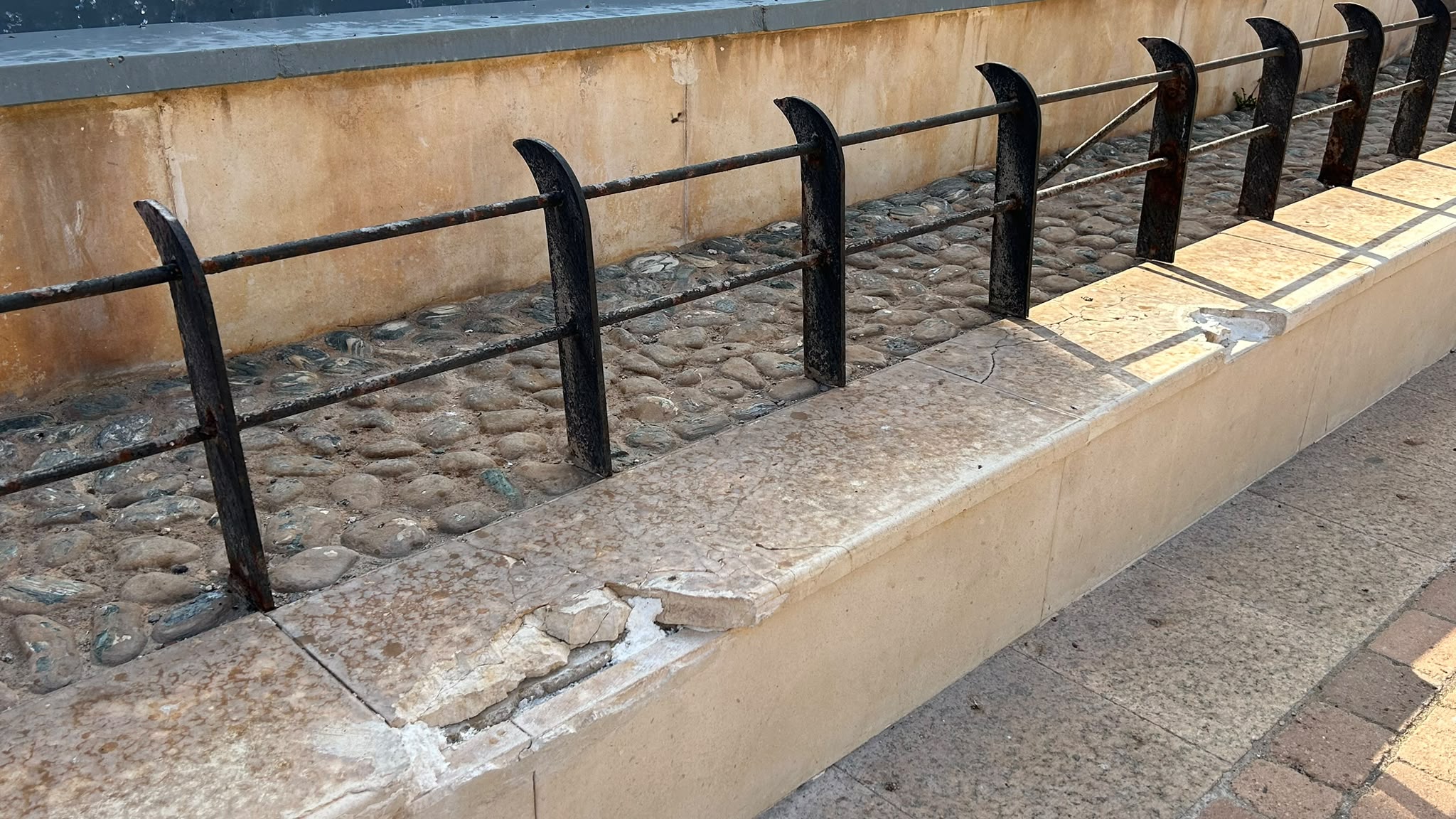 fuente rota